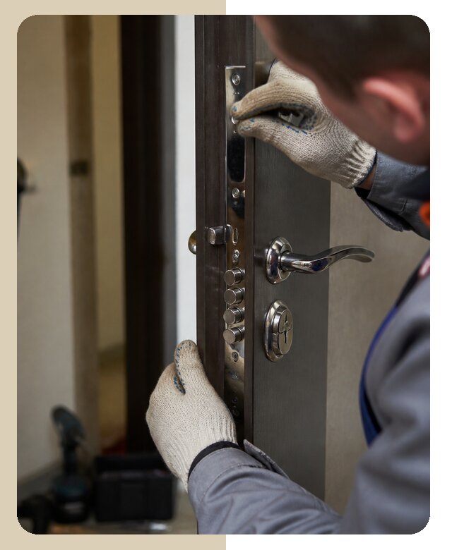 Профессиональная установка дверного замка с гарантией в Липецке